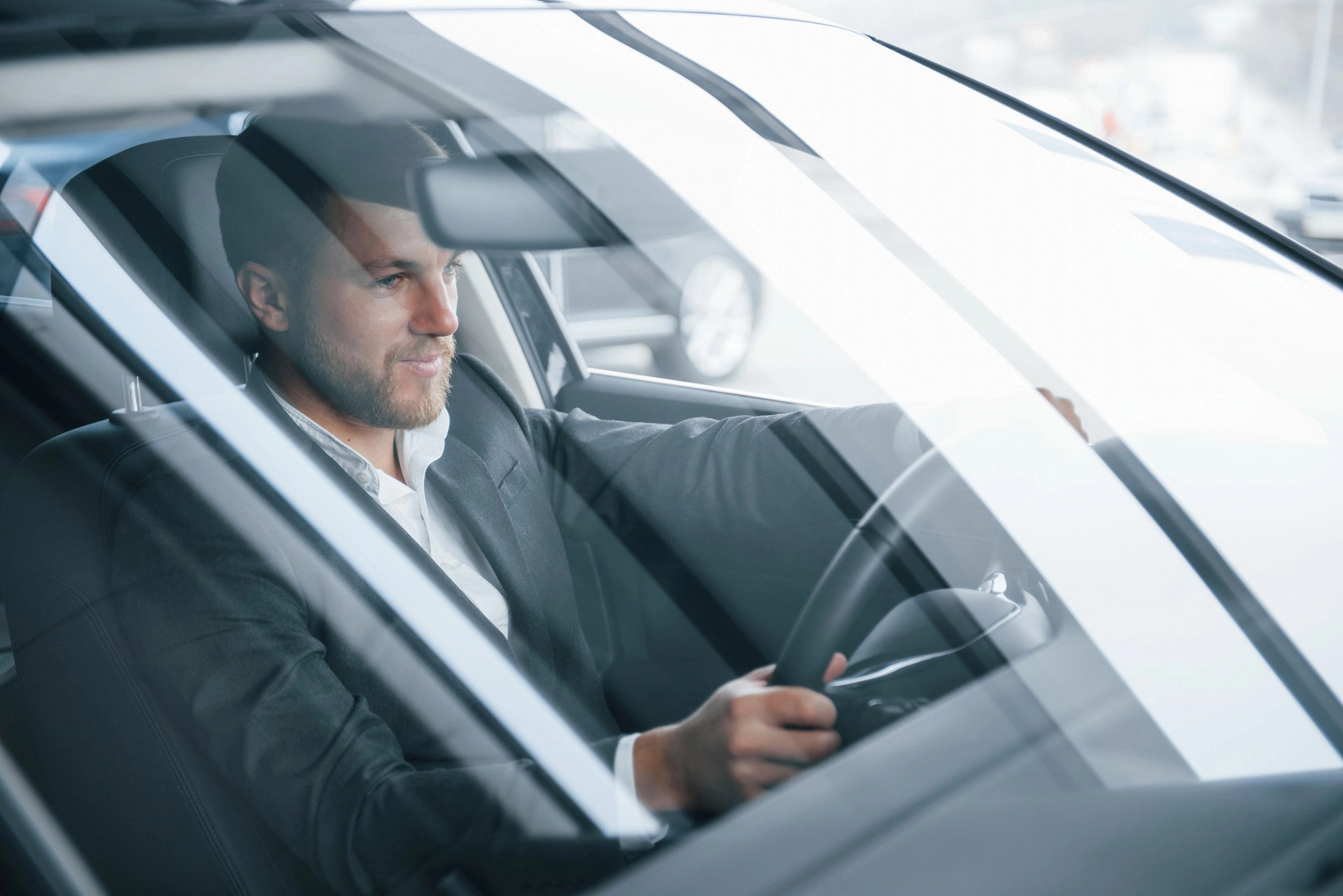 subscricao-empresas-homem-carro